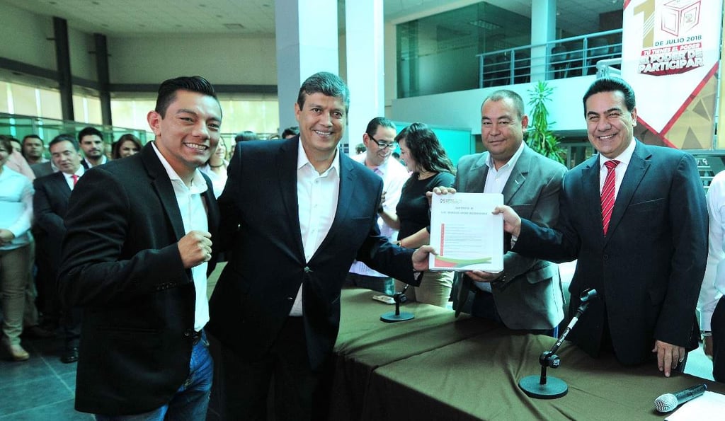 Sergio Uribe va por diputación; Cristian Mijares su suplente
