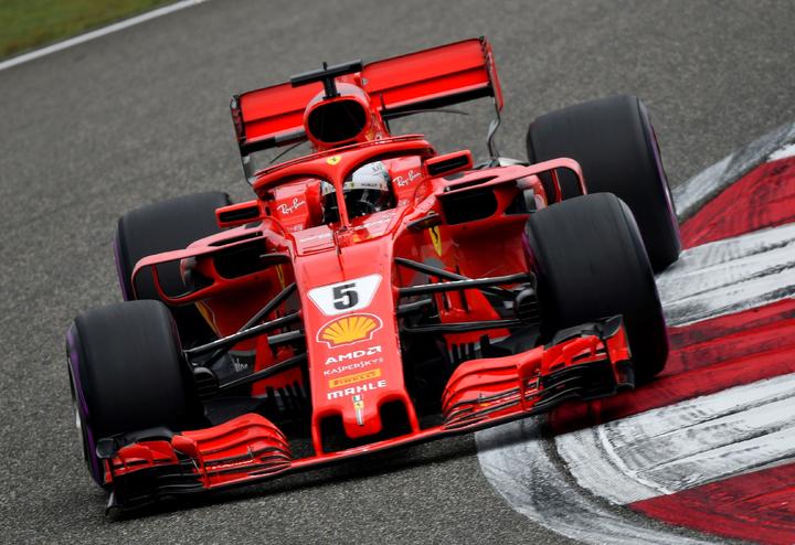 Vettel sale desde la 'Pole'
