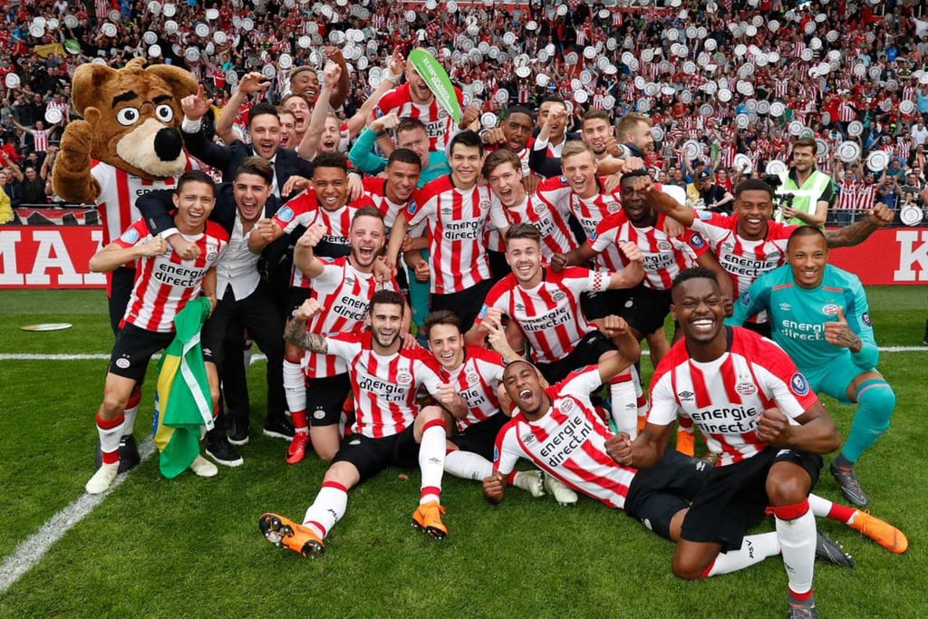 Hirving Lozano se corona campeón de Holanda con PSV