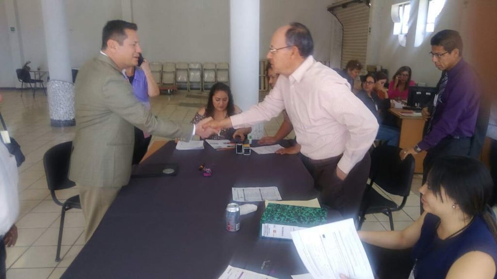 Se registra Enrique Guzmán también como candidato a la alcaldía de Torreón