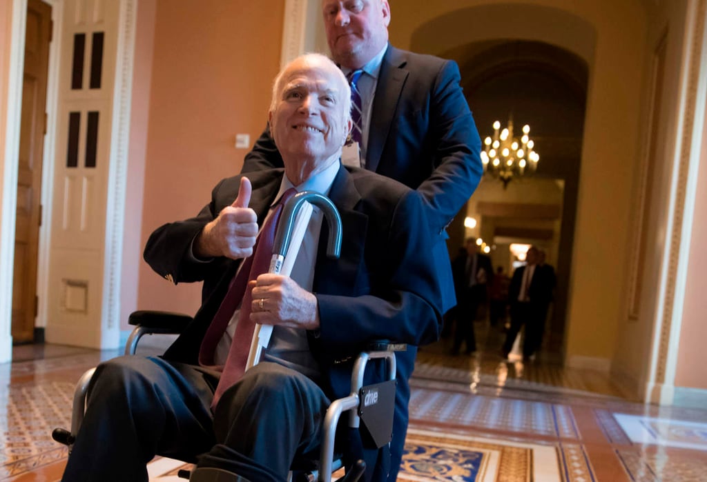 Senador John McCain es hospitalizado