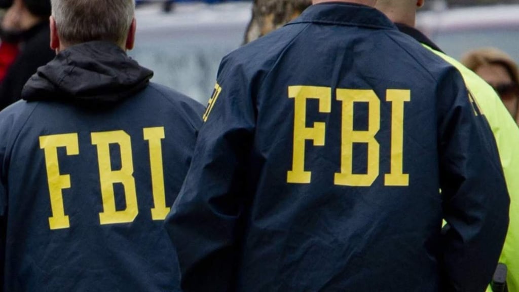 Rechazan petición para restringir acceso a documentos incautados por FBI