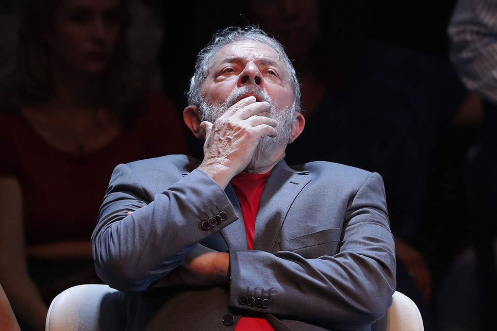 Dice Lula da Silva a senadores estar 'tranquilo e indignado' en cárcel