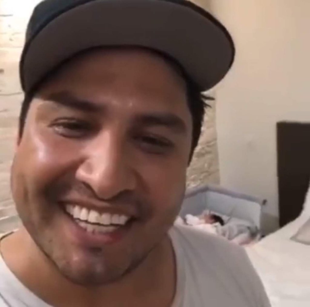 Julión Álvarez se convierte en padre de una niña