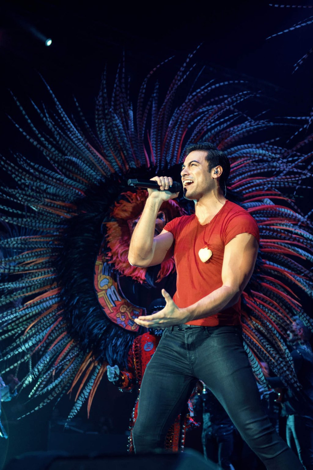El cantante Carlos Rivera muestra sexy fotografía