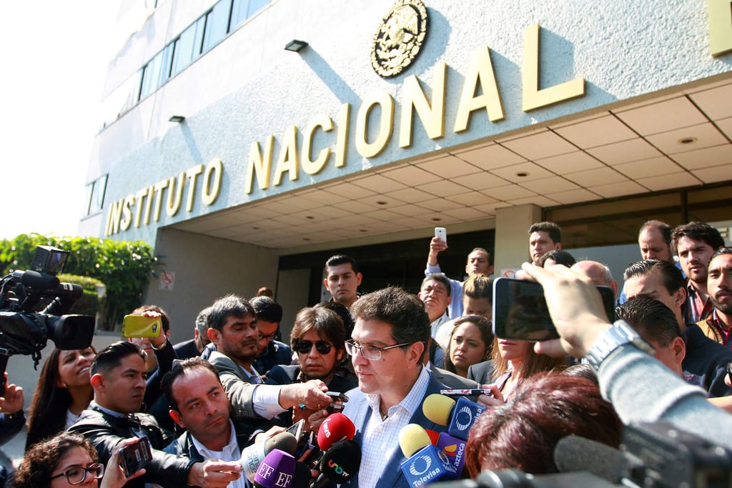 Va Ríos Piter a Corte Interamericana; ve 'imposible subirse a boleta'