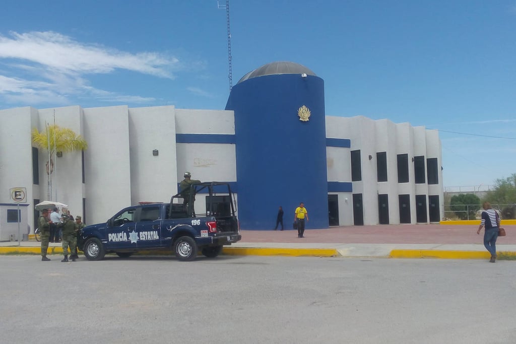 Roban pipa cargada con diésel en la Gómez Palacio-Durango