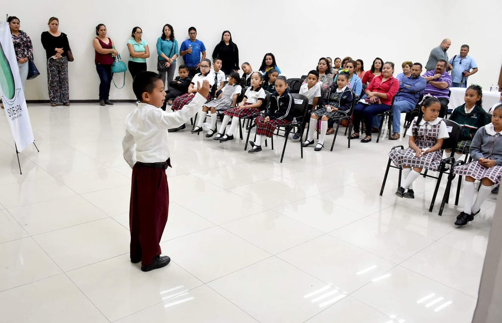 Realizan eliminatoria de concurso de oratoria en Gómez Palacio