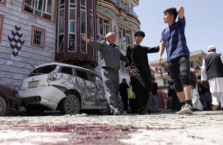 Atentado en Kabul deja 48 personas muertas