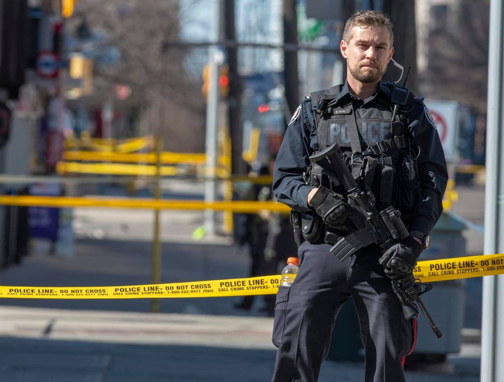 Policía de Toronto aumenta seguridad en torno a estadio deportivo