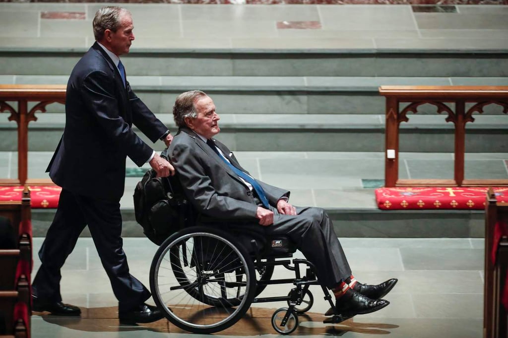 Hospitalizan al expresidente George H. W. Bush