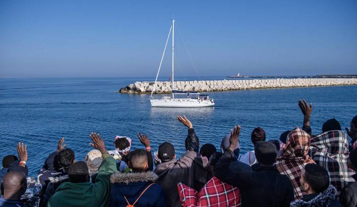 Rescatan a 1,000 migrantes en Mediterráneo