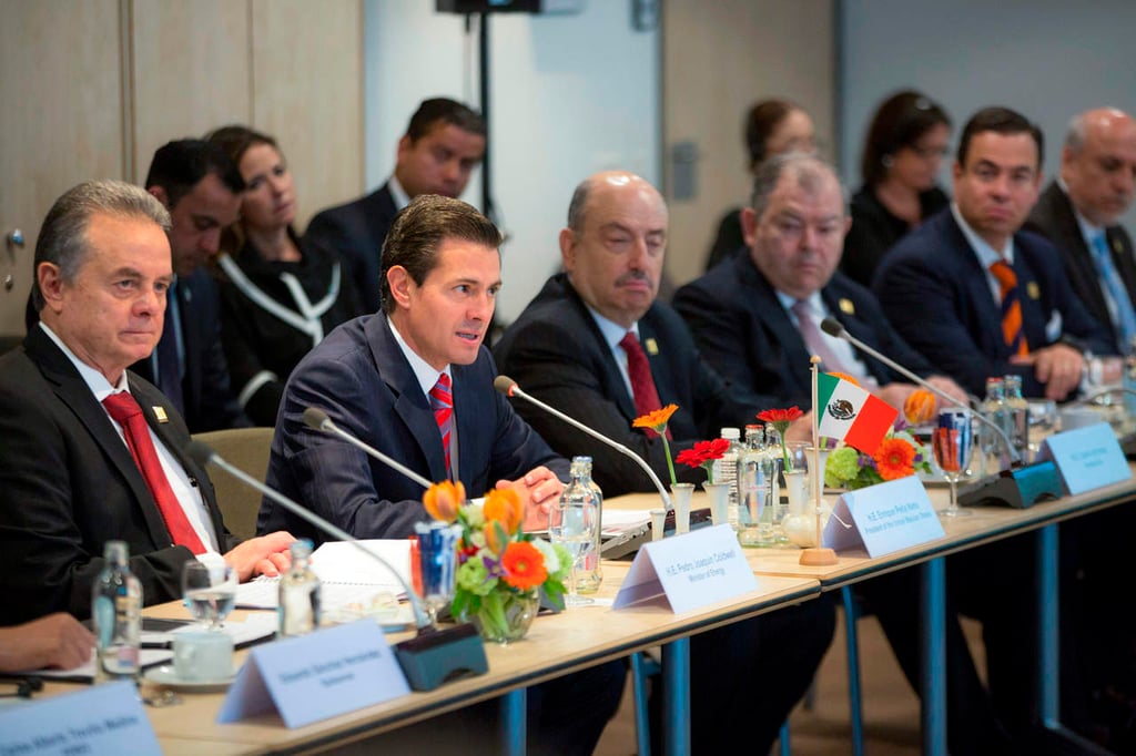 Peña Nieto sostiene reunión con empresarios holandesas