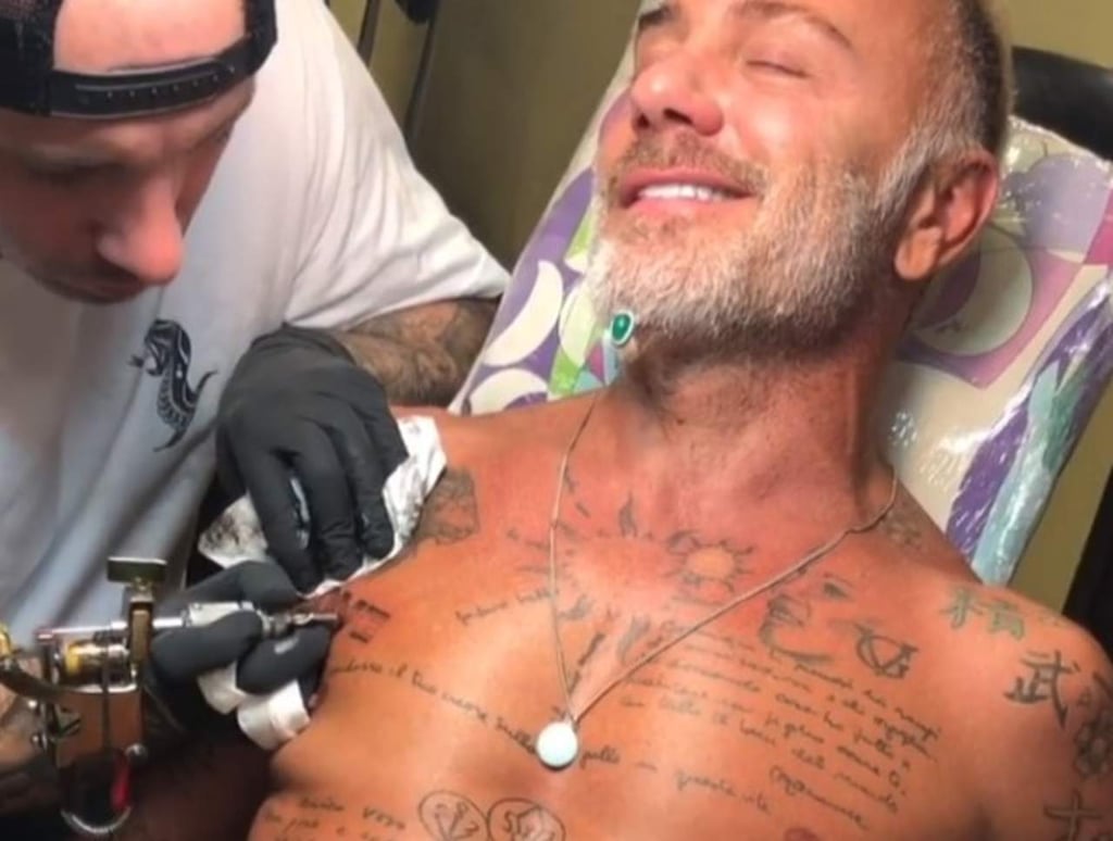 Gianluca Vacchi se hace un tatuaje por el éxito de Love