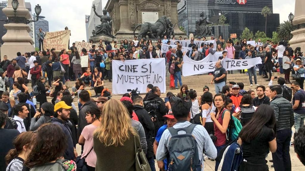 Inicia en la CDMX marcha por asesinato de estudiantes