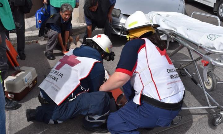 Heridos, niño y mujer tras chocar en moto
