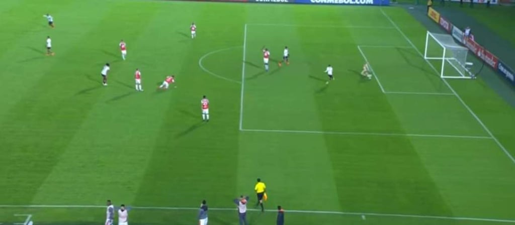 VIDEO: Árbitro termina partido justo antes de un gol