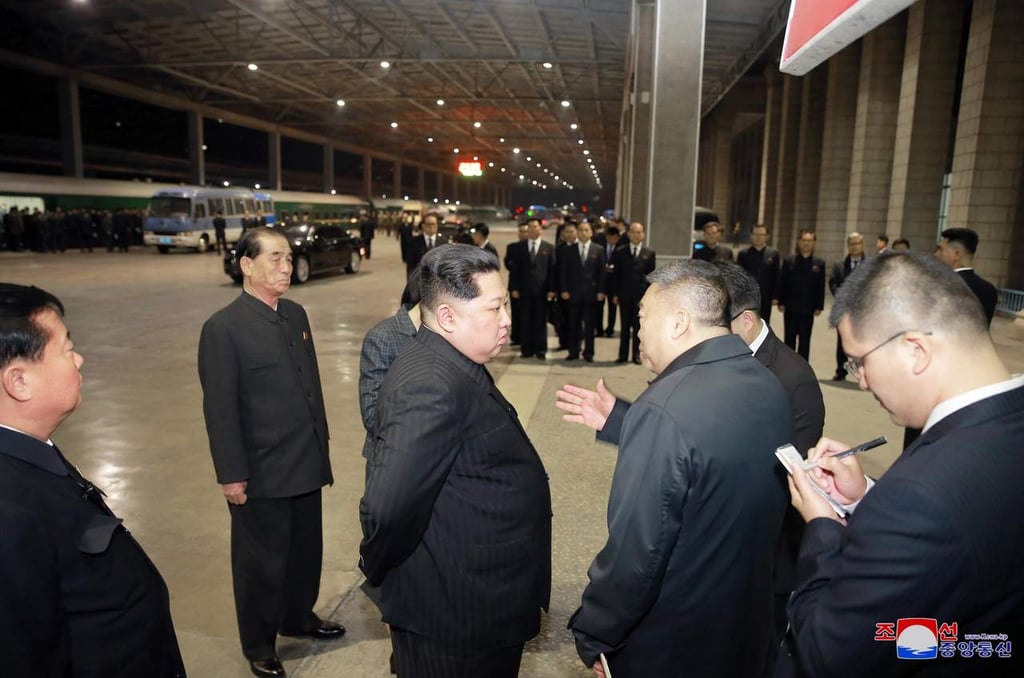 Kim parte a la frontera con el Sur para reunirse con Moon Jae-in