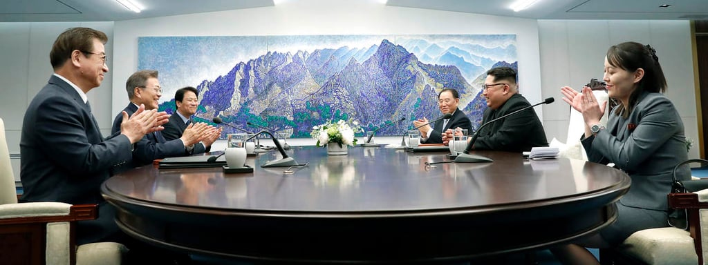 Kim y Moon terminan la sesión matinal de la cumbre intercoreana