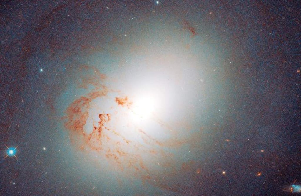 Telescopio espacial Hubble fotografía galaxia lenticular