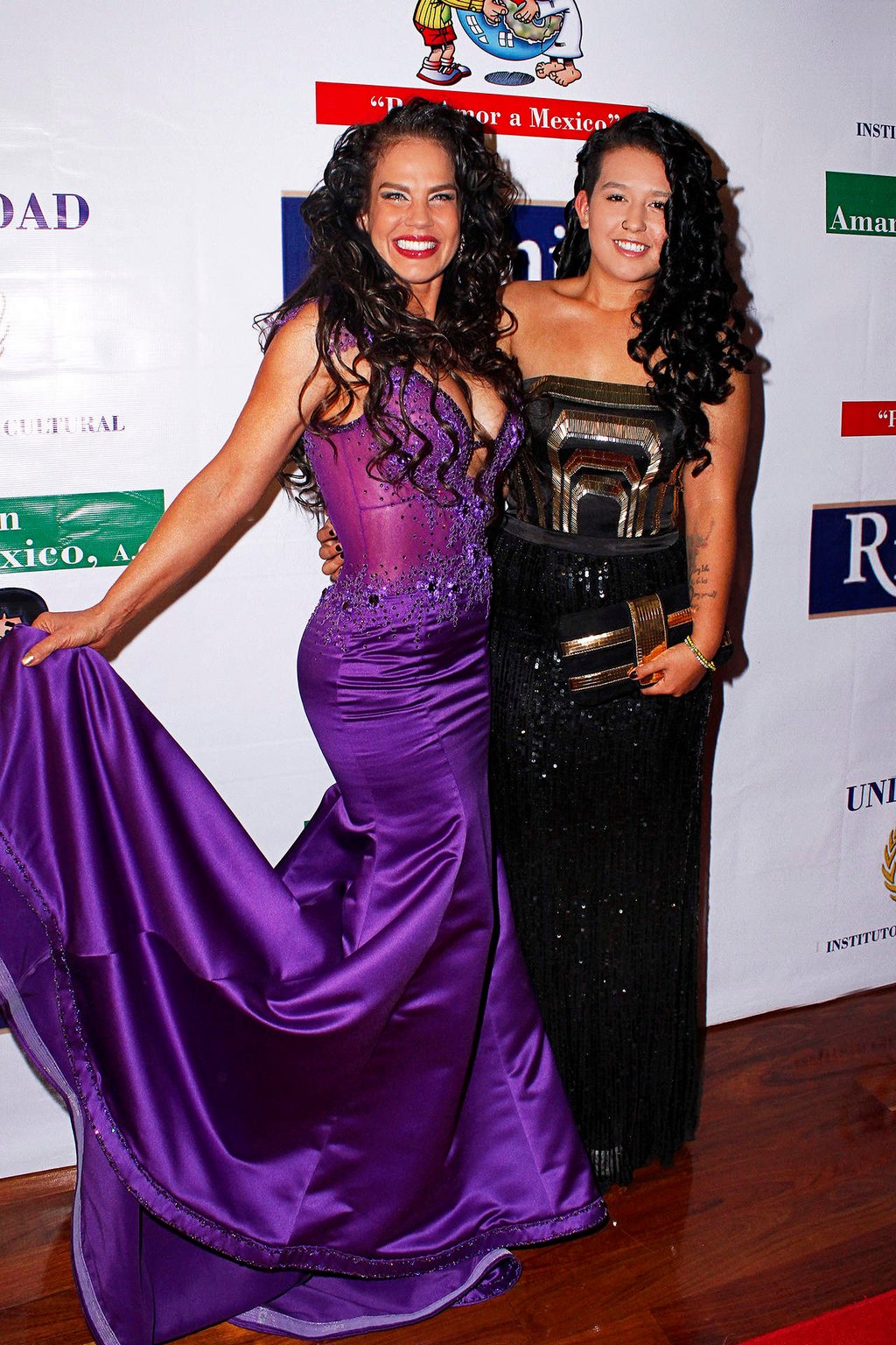 'Mentirosos de mier...', dice hija de Niurka a quienes rumoran su distanciamiento