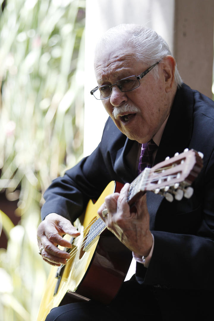 El guitarrista Ernesto ‘Caruso’ Márquez llega a las letras