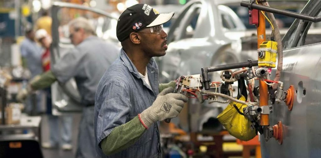 Desciende desempleo en EU a 3.9%