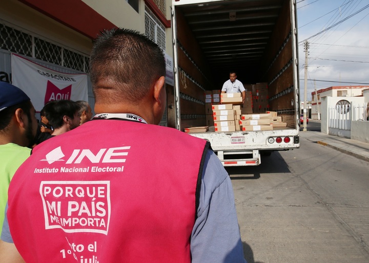 Llegó la primera carga de material electoral