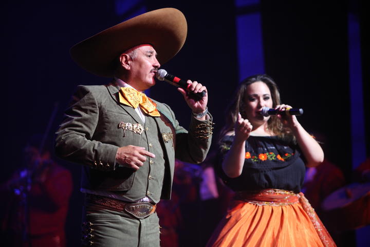 Celebran a mamás con un concierto a la mexicana