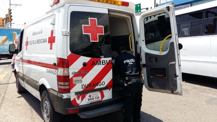 Atacan a un hombre con el pico de una botella