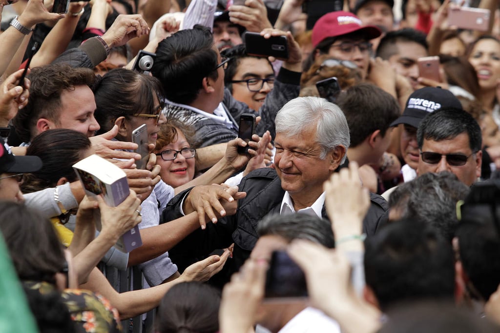 Invita AMLO a descargar su app para teléfono móvil