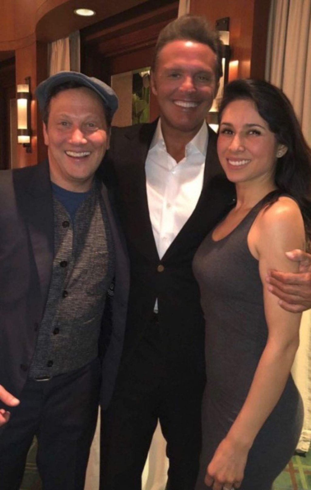 Rob Schneider complace a su esposa con Luis Miguel