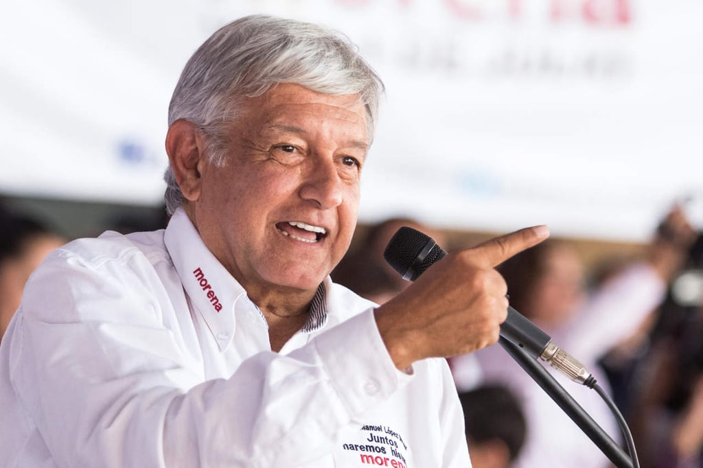 López Obrador llama 'vivillo' a grupo aeroportuario