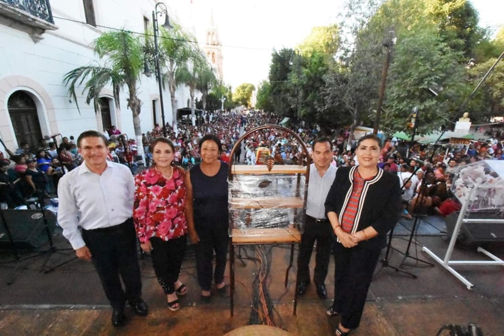 Festejan Aispuro y González Achem a las madres de Lerdo