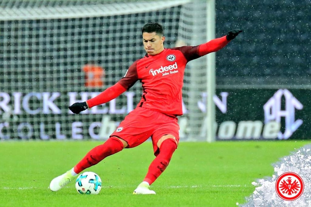 Chivas vende a Salcedo al Eintracht Frankfurt de la Bundesliga