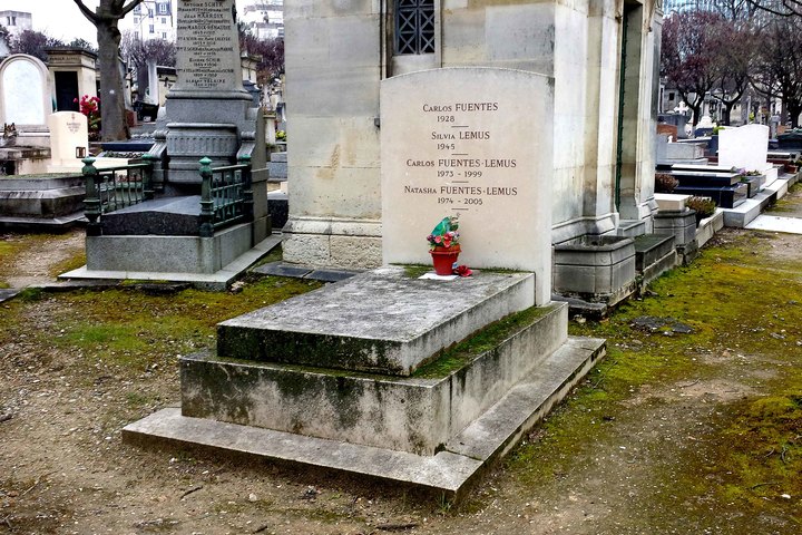 Recuerdan en París a Carlos Fuentes