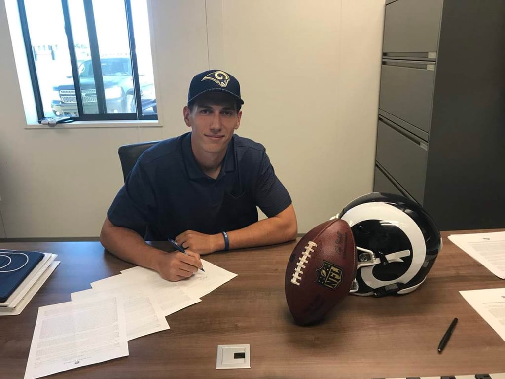 Mexicano firma con los Rams de Los Ángeles