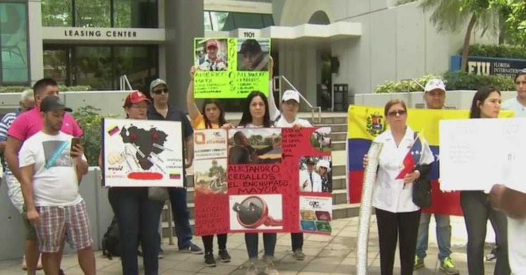 Venezolanos en Florida protestan contra elección