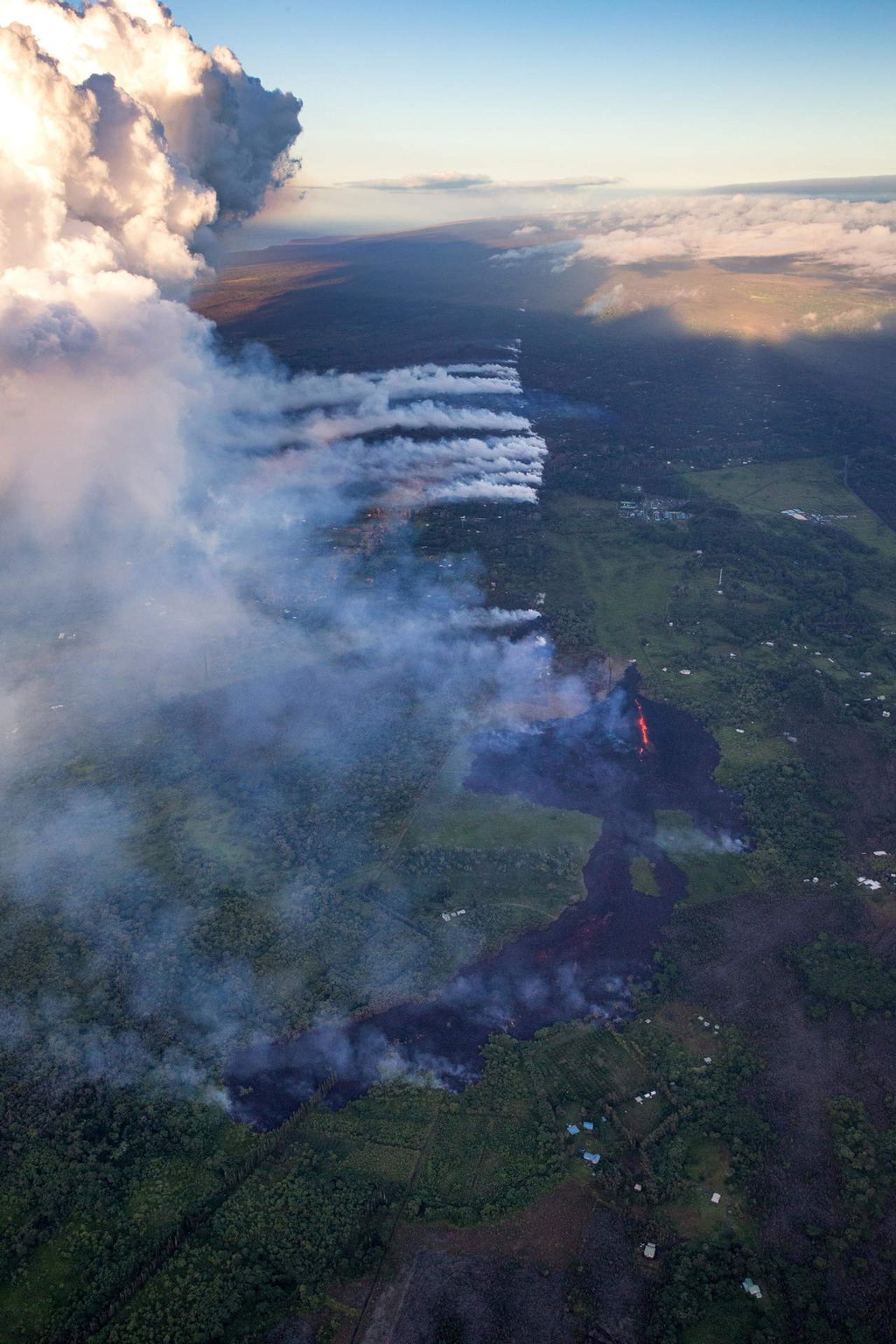 Alertan en Hawái por aumento de actividad volcánica