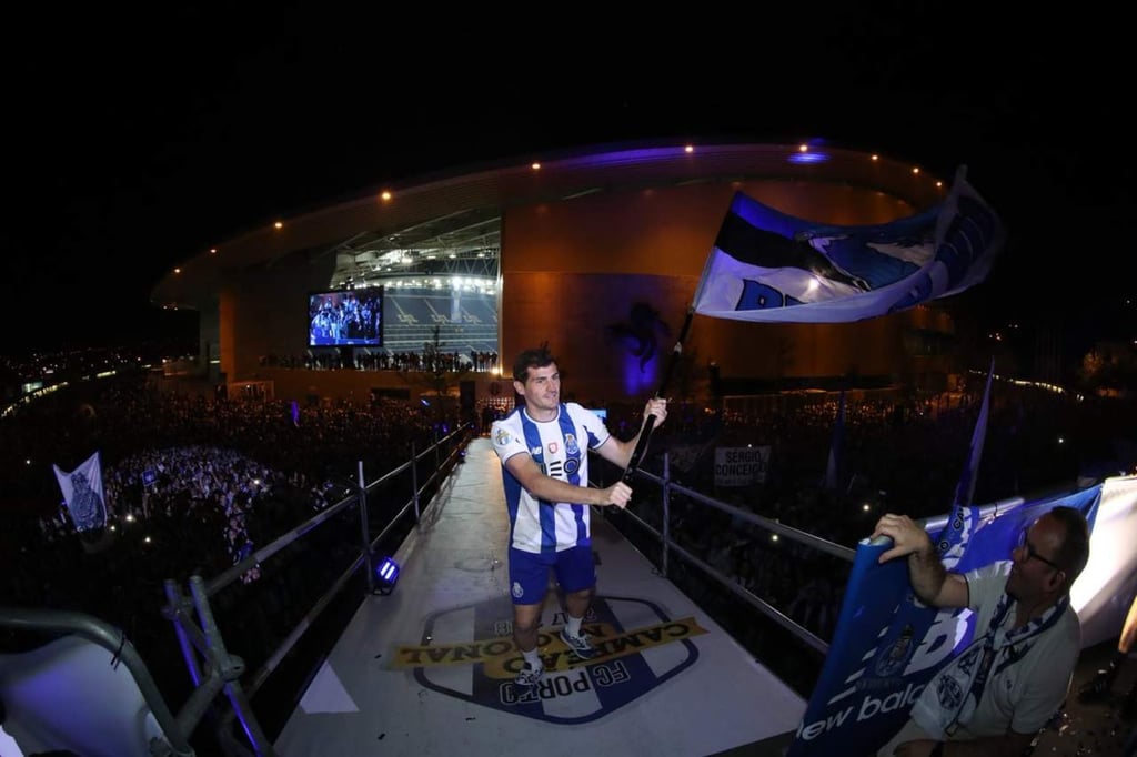 Casillas renueva por un año más con Porto