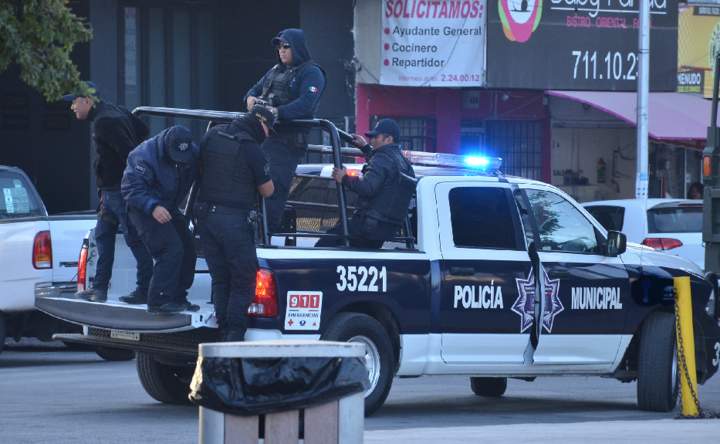 Policías de Poanas traen armas de cargo obsoletas