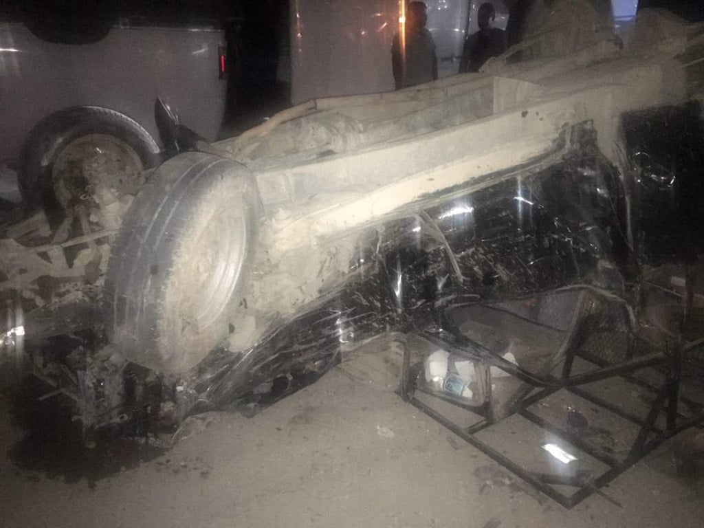 Familia sufre aparatoso accidente en la carretera Gómez Palacio-Durango