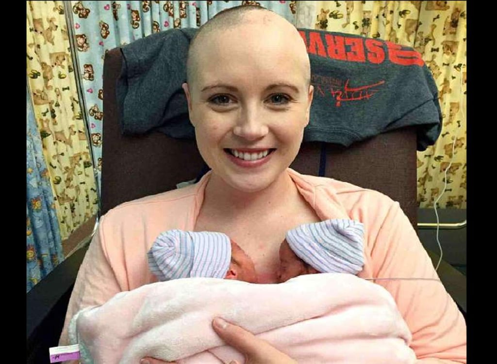 Mujer rechaza la quimioterapia para salvar a sus gemelos