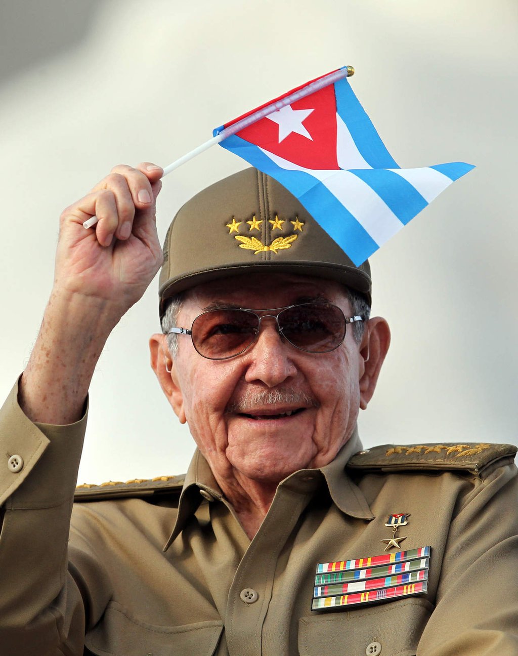Raúl Castro se recupera de una operación de hernia