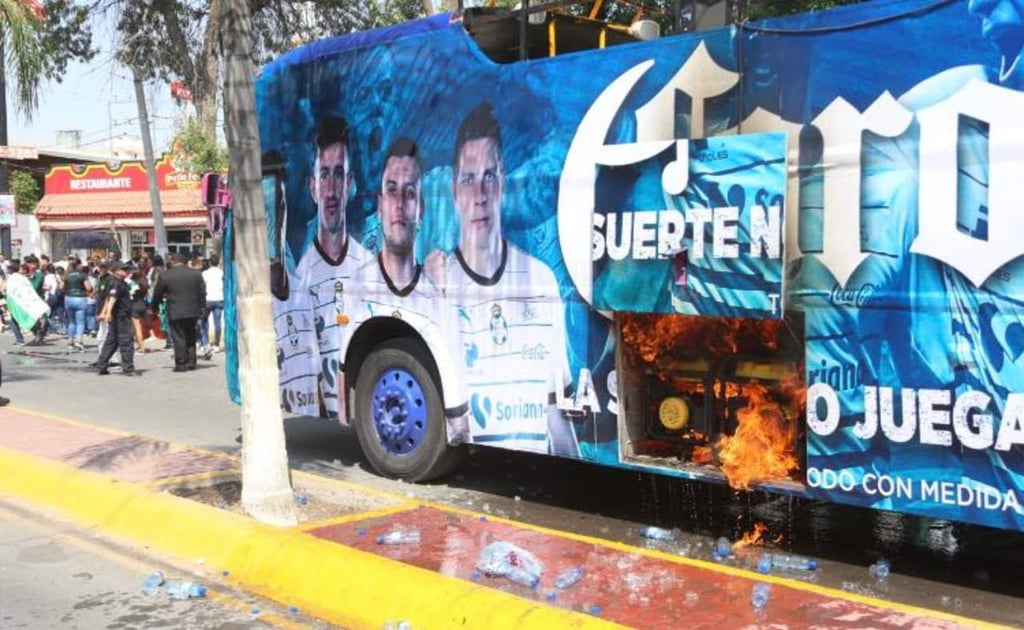 Conato de incendio en autobús de prensa para desfile del Santos