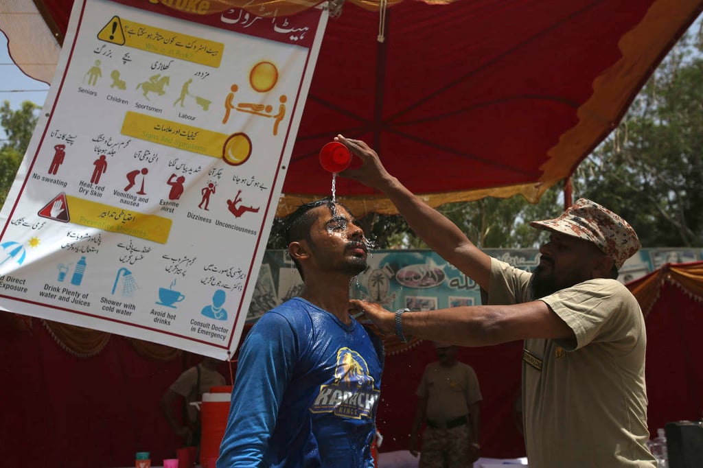 Ola de calor en Karachi deja 65 muertos