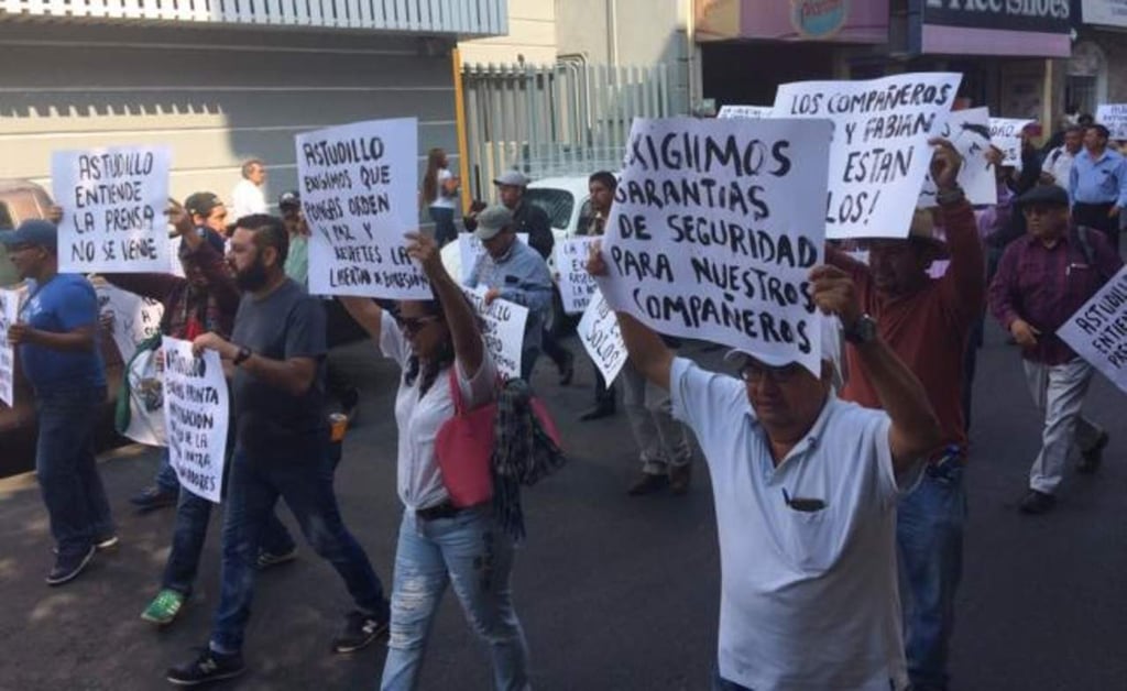 Reporteros marchan por periodistas retenidos en Guerrero