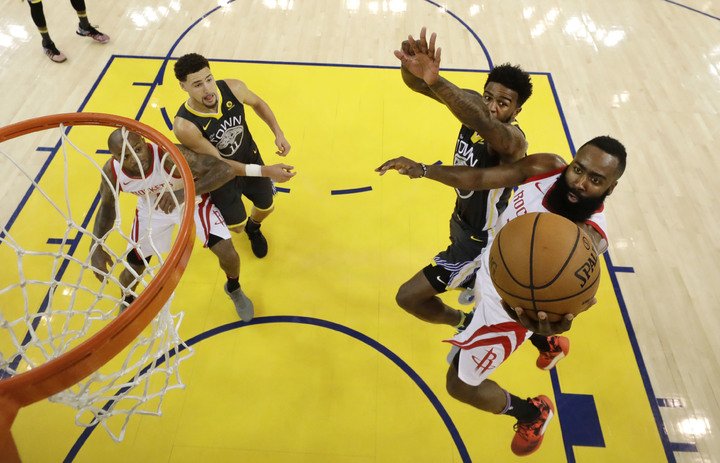 Rockets da un gran juego para vencer a Warriors
