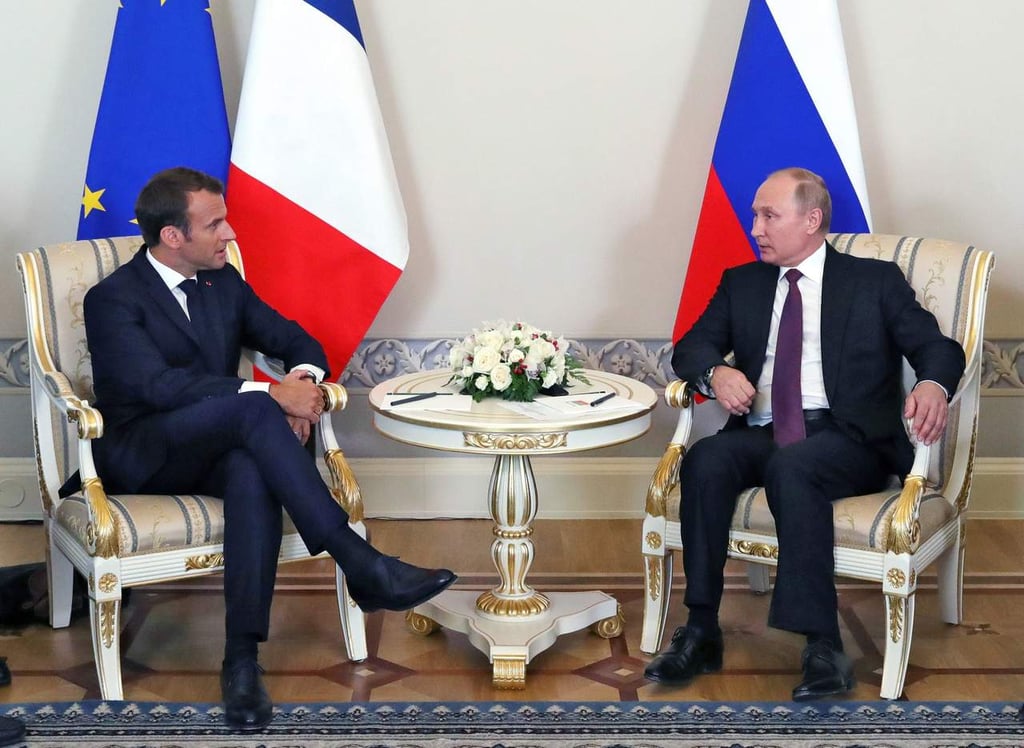 Se reúne Macron con Putin en visita a Rusia