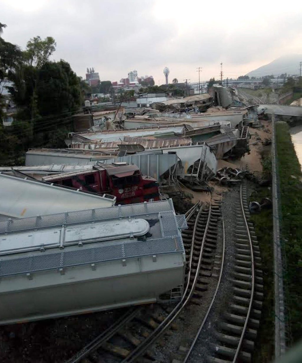 Reabren ruta ferroviaria tras choque de trenes por sabotaje en Veracruz